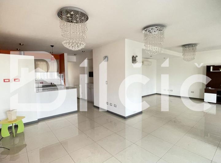 Departamento · 115ha · 4 Ambientes · 3 Cocheras