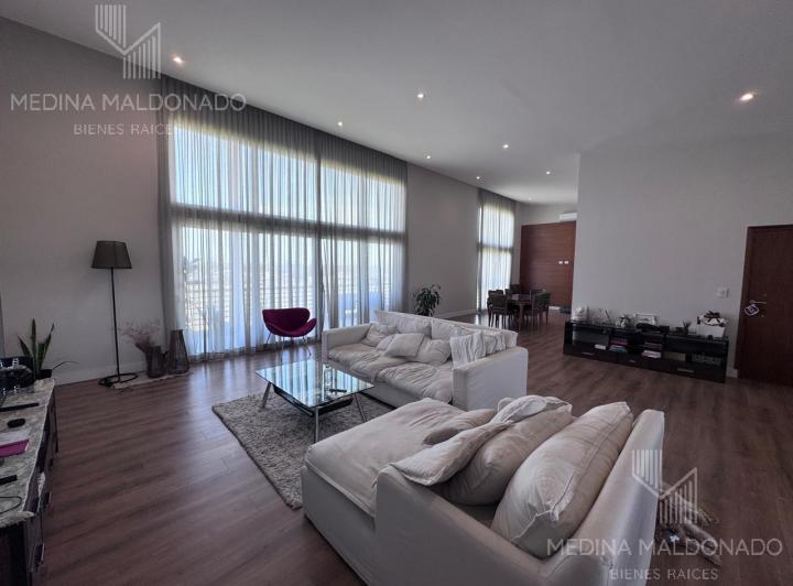 Departamento · 230m² · 4 Ambientes · 3 Cocheras