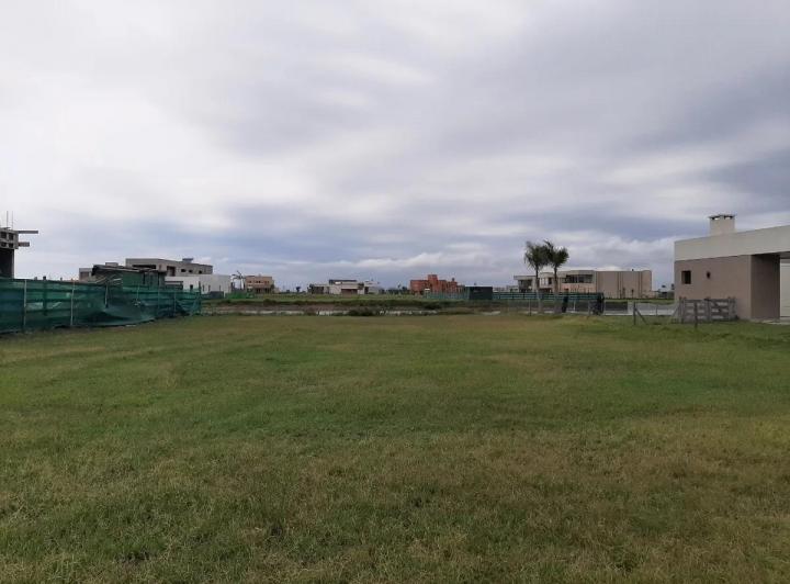 Terreno · 707m²