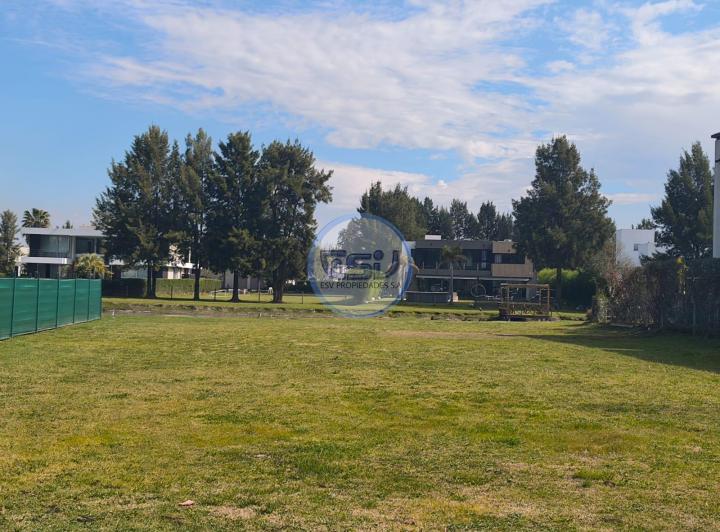 Terreno · 799m²