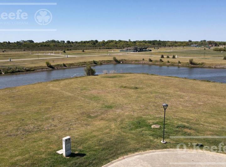 Terreno · 929m²