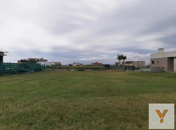 Terreno · 707m²