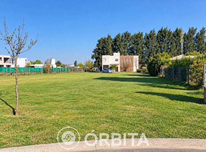 Terreno · 680m²