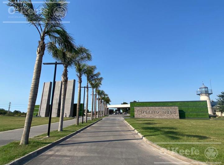 Terreno · 886m²