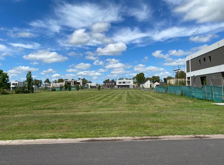 Terreno · 1400m²