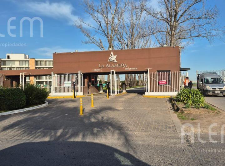 Terreno · 726m²
