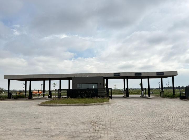 Terreno · 618m²