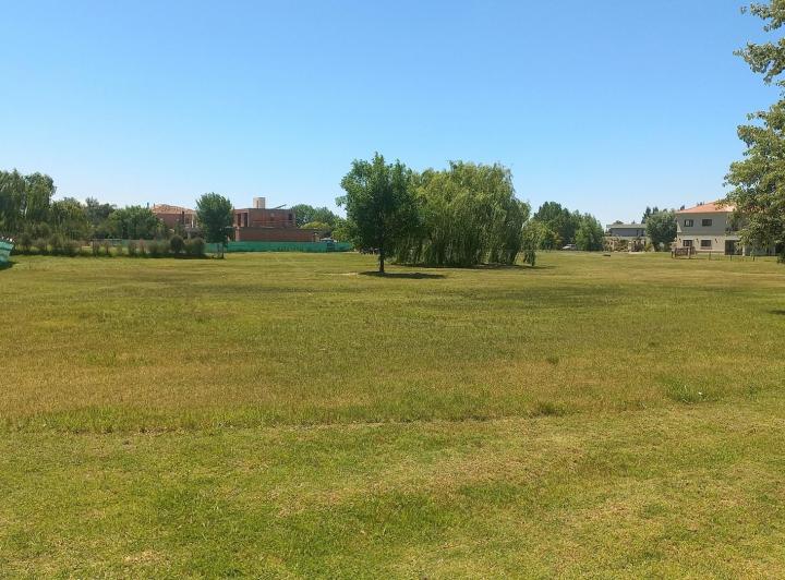 Terreno · 1800m²