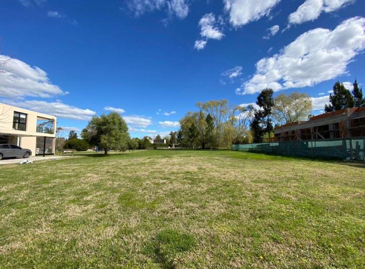 Terreno · 1367m²