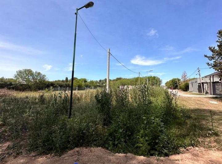 Terreno · 898m²