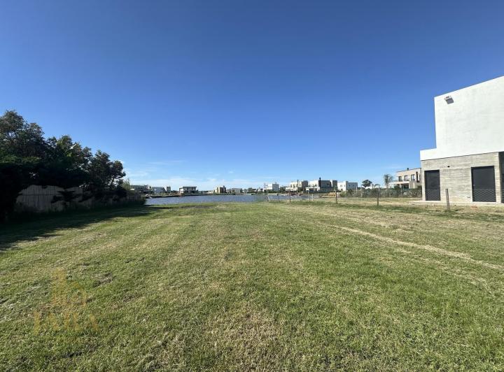 Terreno · 781m²