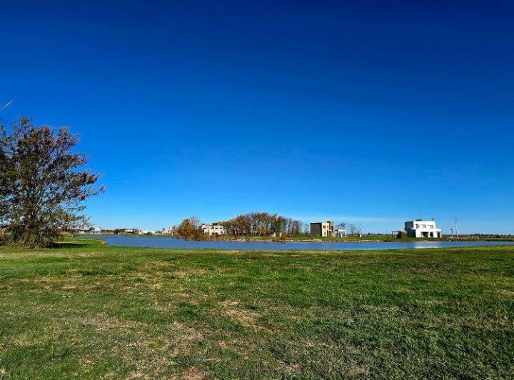 Terreno · 737m²