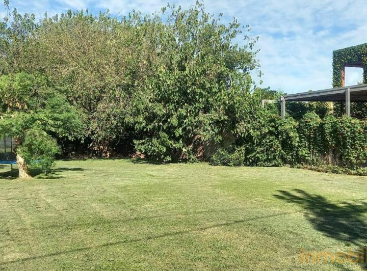 Terreno · 834m²