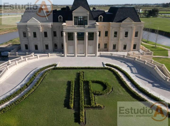Terreno · 916m²