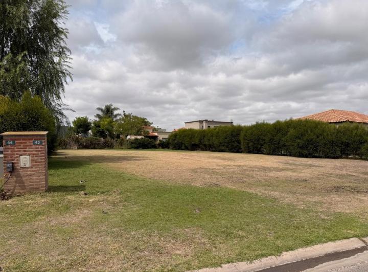 Terreno · 609m²