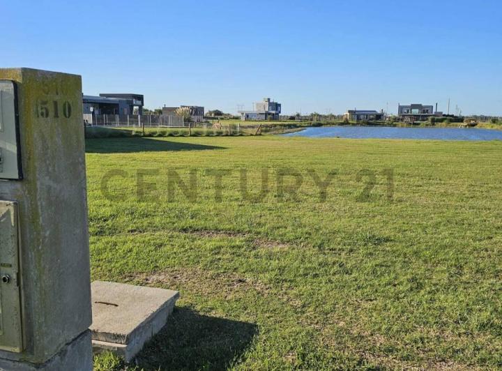 Terreno · 841m²