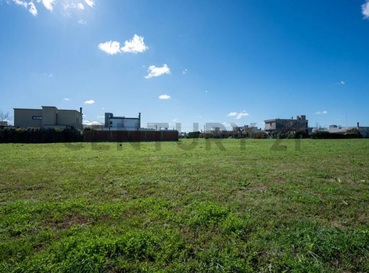 Terreno · 889m²
