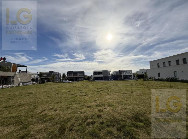 Terreno · 721m²