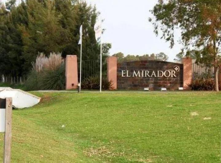 Terreno · 1050m²