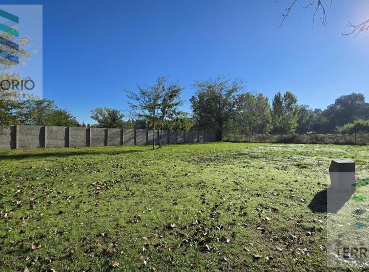 Terreno · 819m²