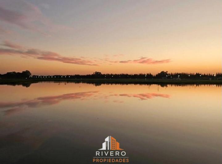 Terreno · 878m²