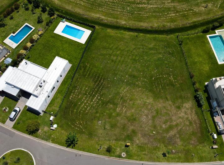 Terreno · 815m²