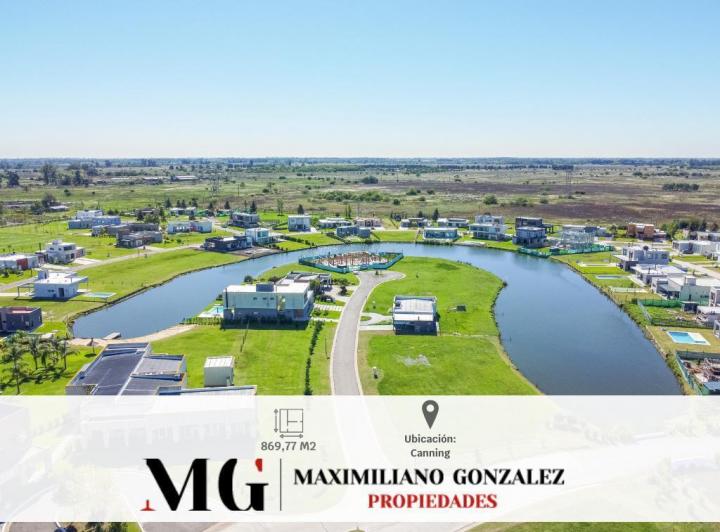 Terreno · 869m²