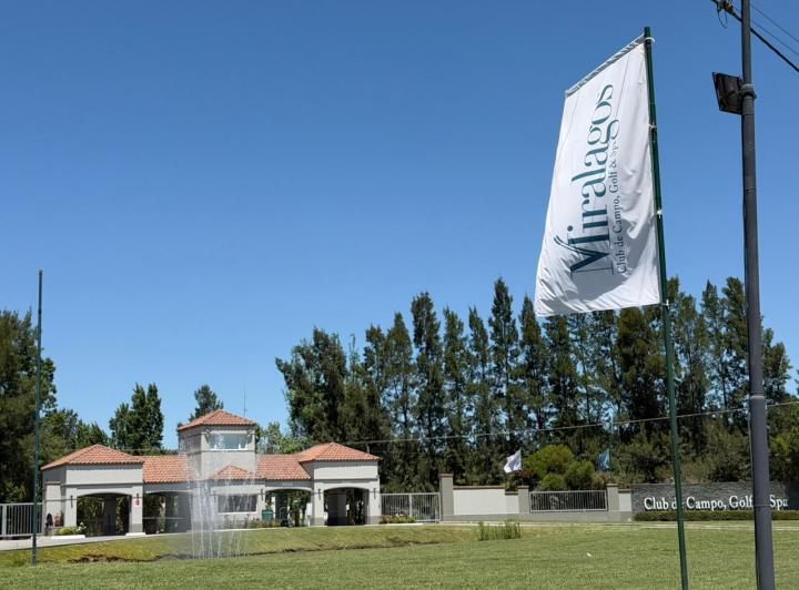 Terreno · 919m²