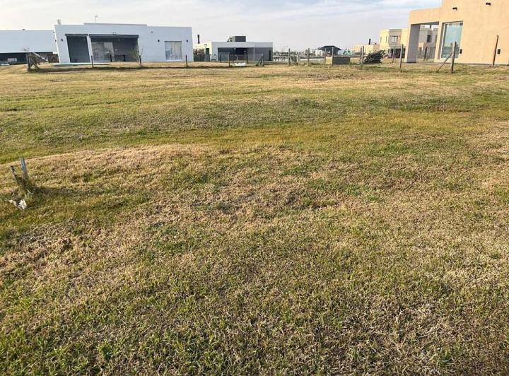 Terreno · 607m²