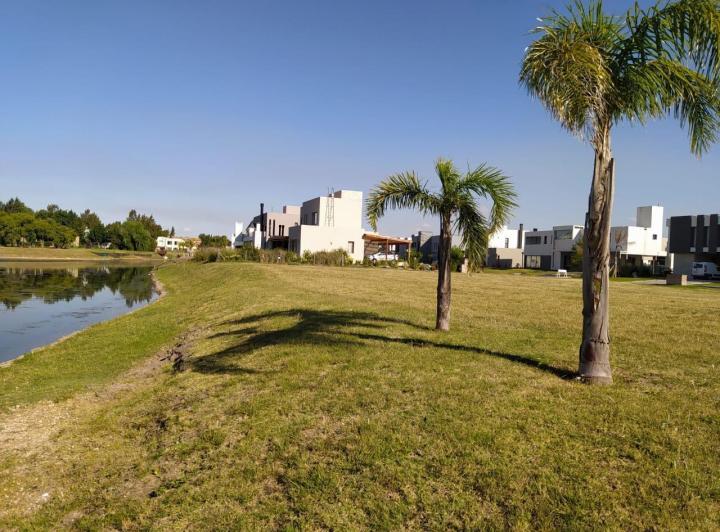 Terreno · 799m²