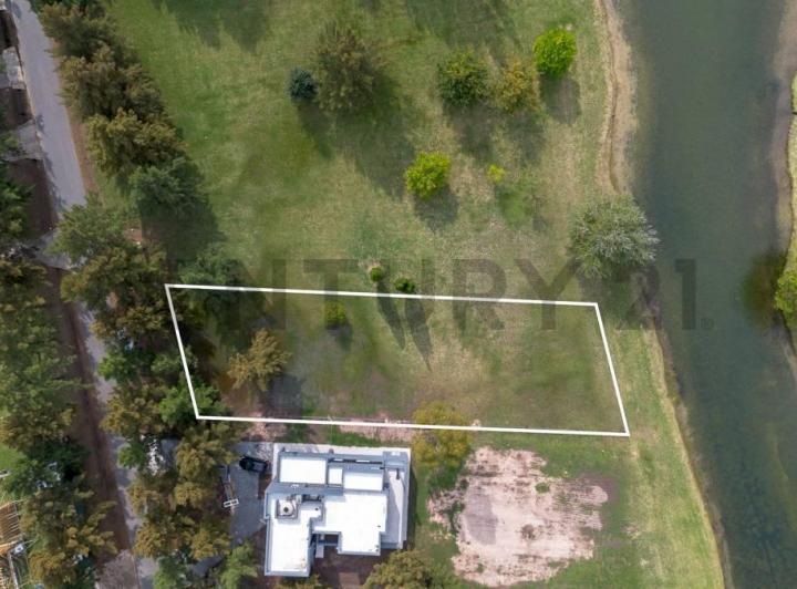 Terreno · 1225m²
