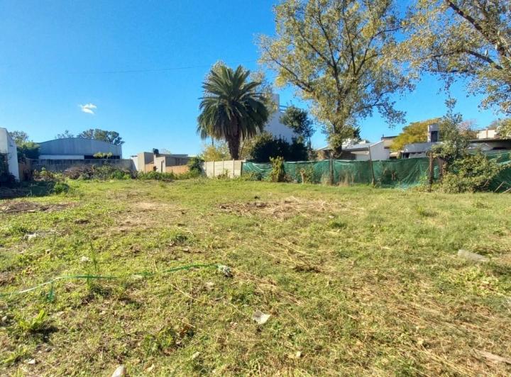 Terreno · 914m²