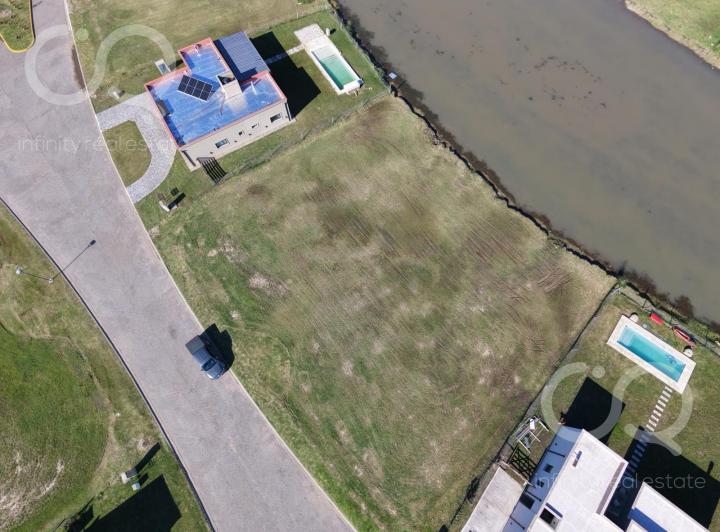 Terreno · 769m²