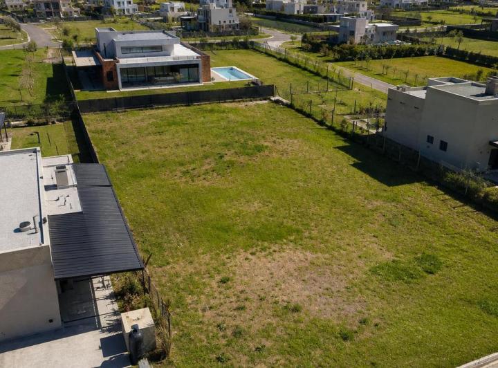Terreno · 765m²