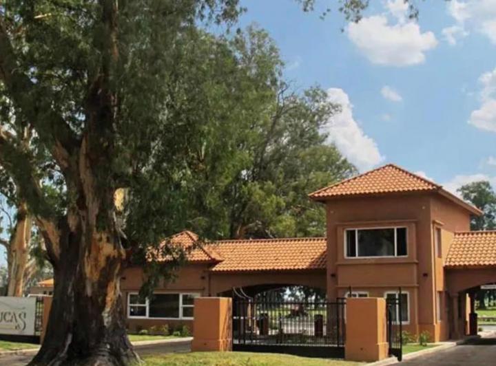 Terreno · 806m²