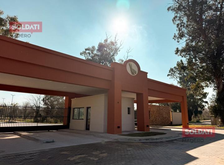 Terreno · 735m²