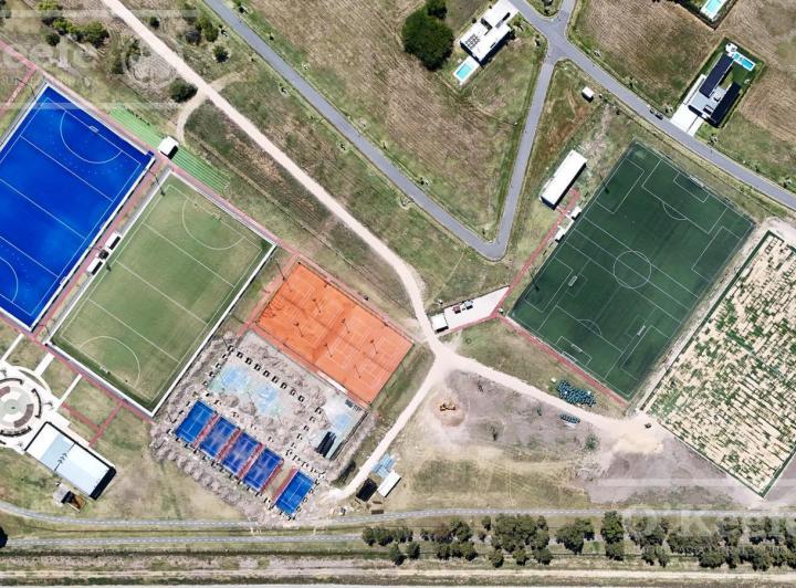 Terreno · 844m²