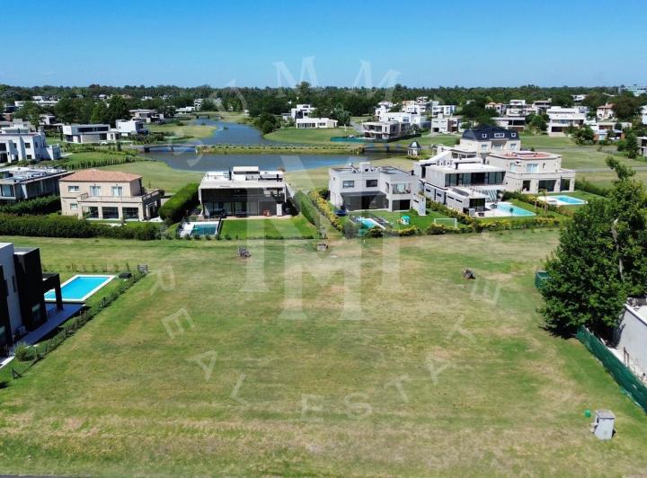 Terreno · 700m²