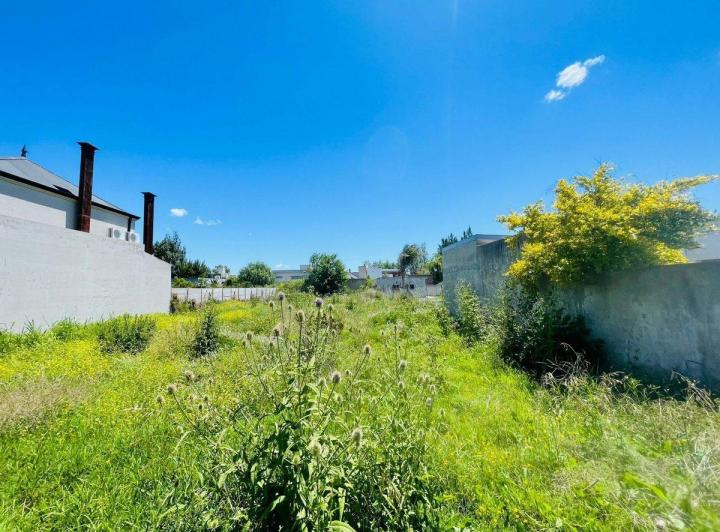 Terreno · 863m²