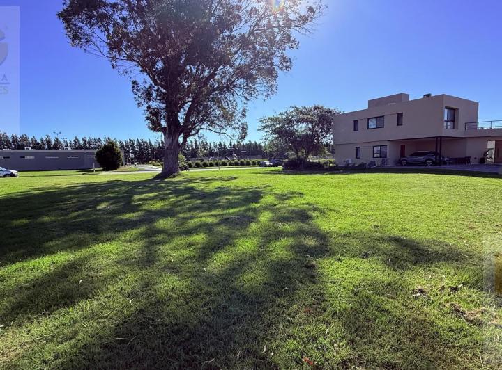 Terreno · 870m²