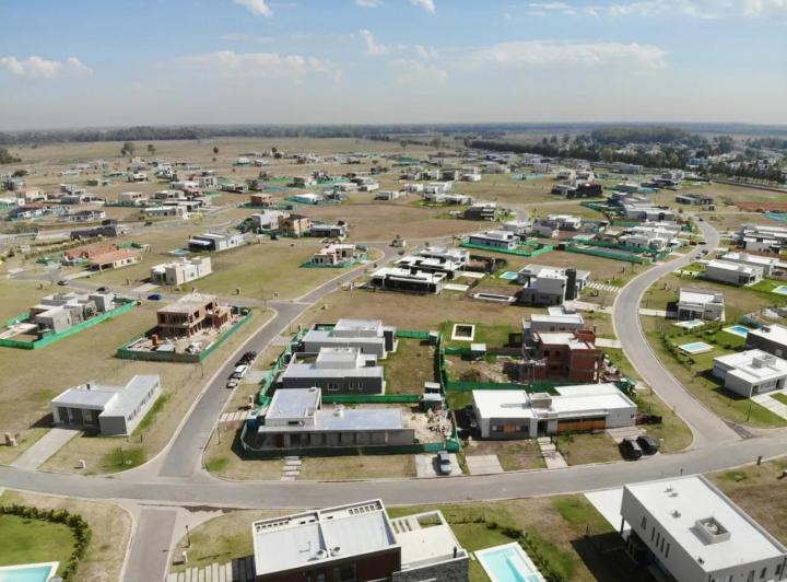 Terreno · 610m²
