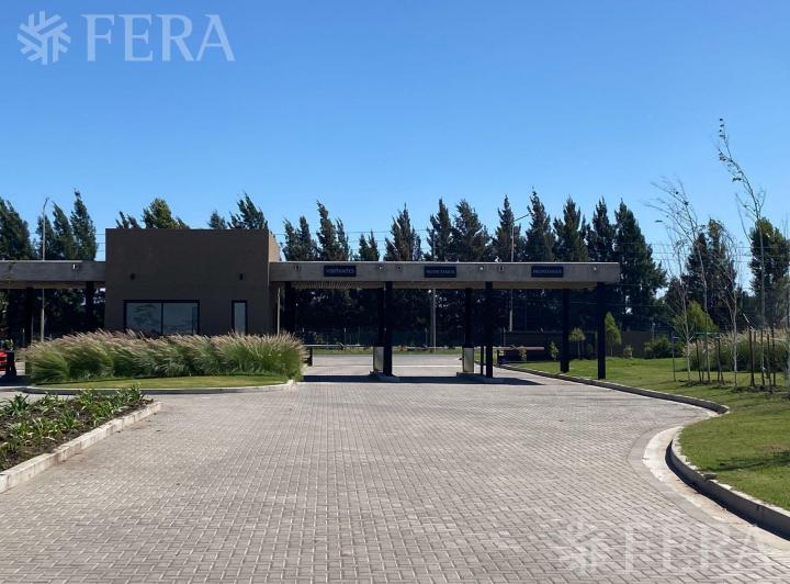 Terreno · 902m²