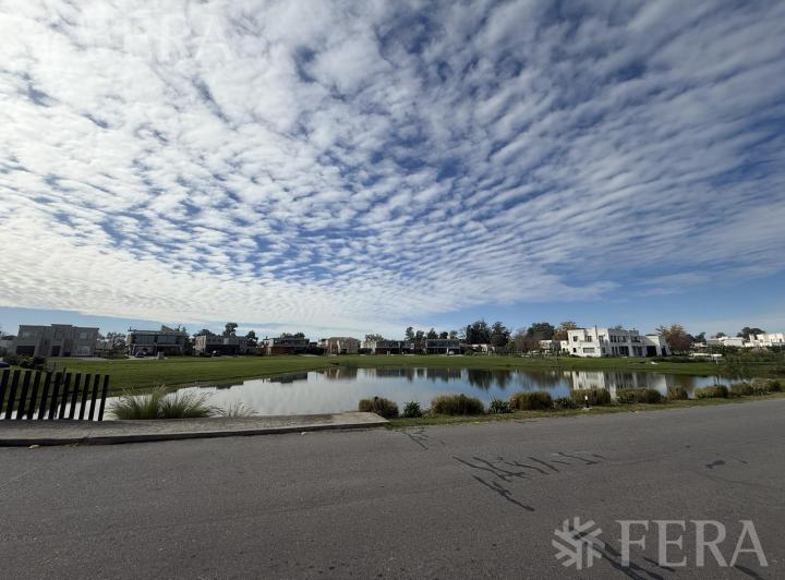 Terreno · 721m²