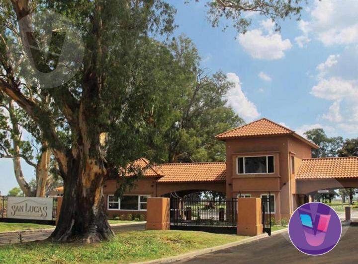Terreno · 806m²