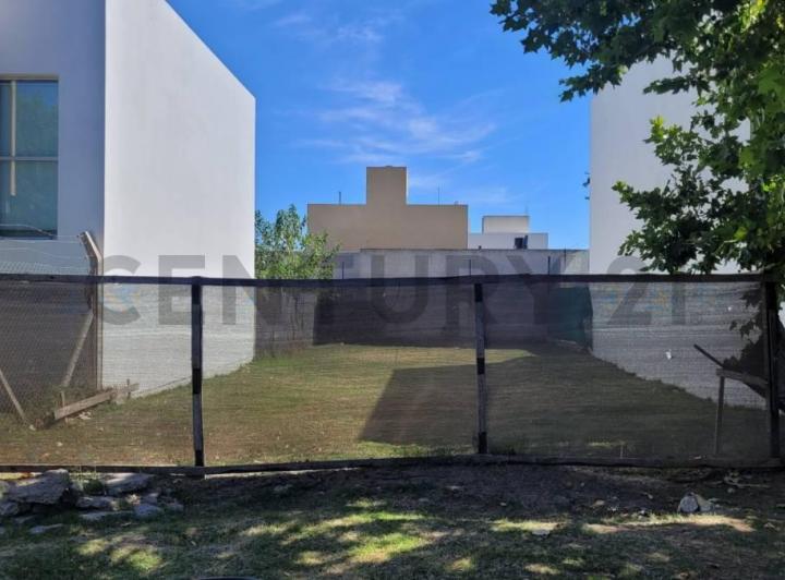 Terreno · 225m²