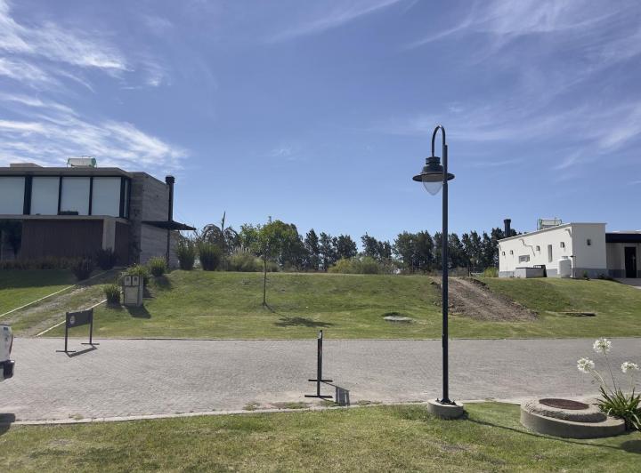 Terreno · 818m²