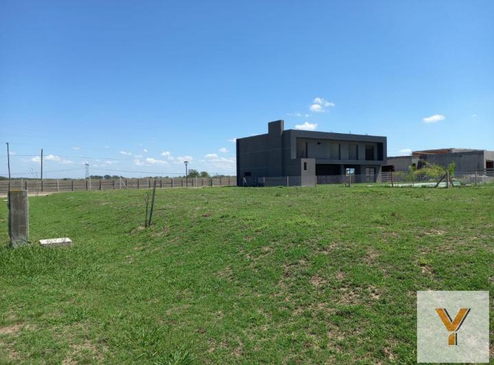 Terreno · 702m²