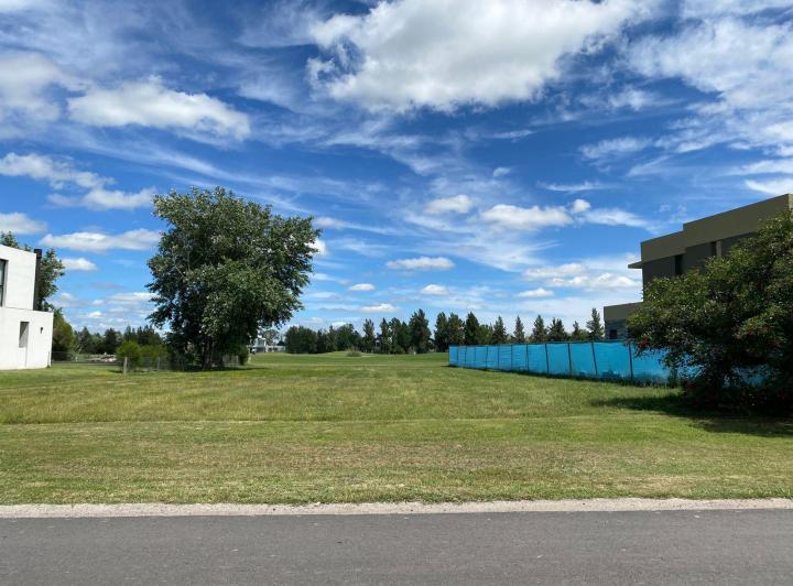 Terreno · 1300m²
