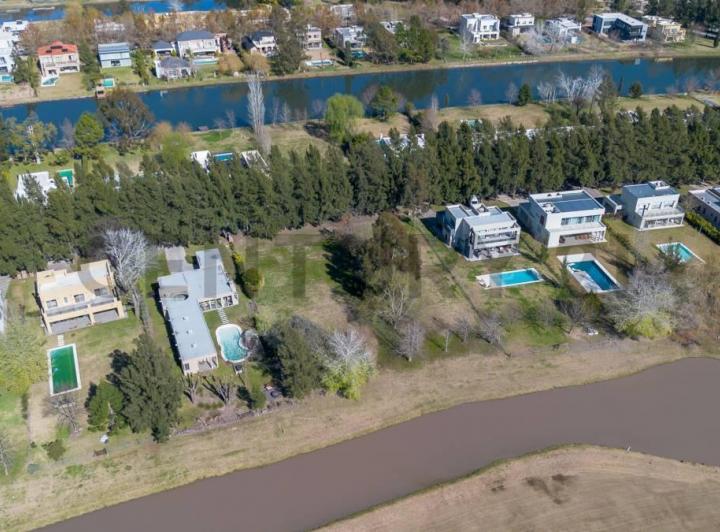 Terreno · 1069m²