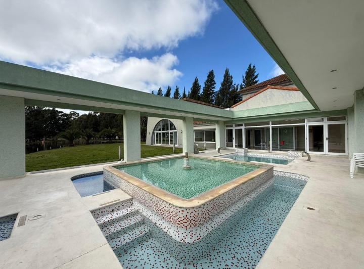Terreno · 911m²